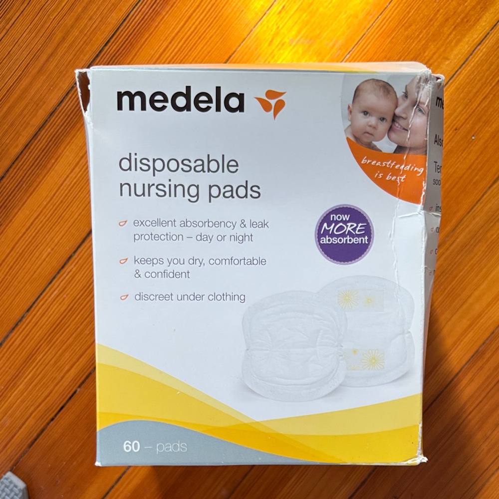 Medela Nursing Pads with Yellow Accents